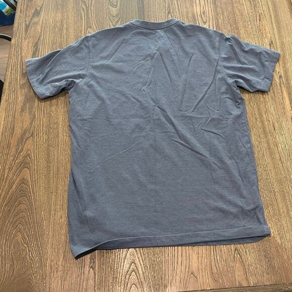 Eddie Bauer Mens T-Shirt Top Short Sleeve V-Neck Pullover Legend Wash Blue Sz TL - Picture 2 of 4